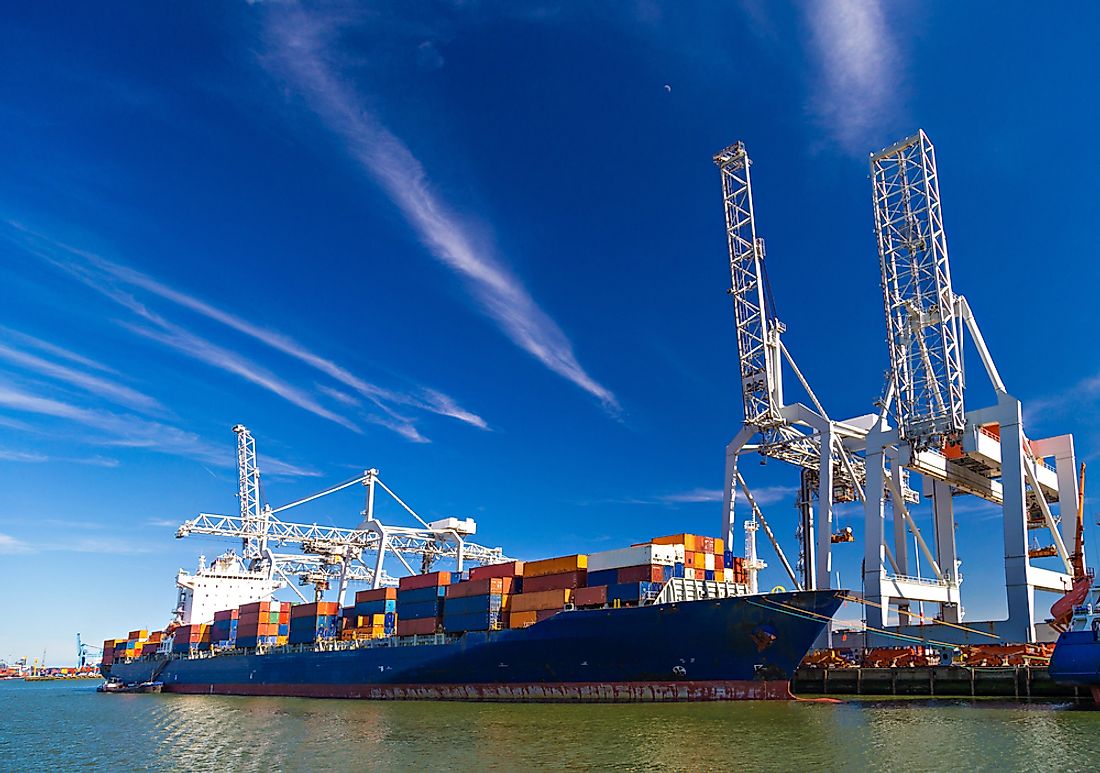 Logistics Việt Nam: Cuộc đua chưa cân sức